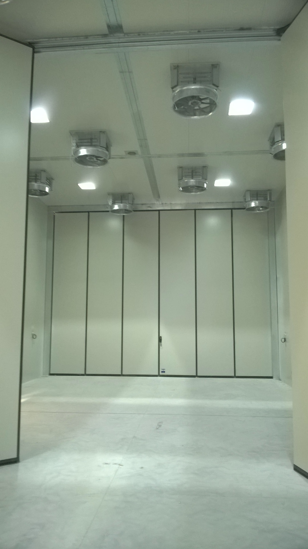 Tunnel di essicazione — interno con ventole di ricircolo e porta scorrevole